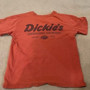 Cropped Dickies rust-colored shirt